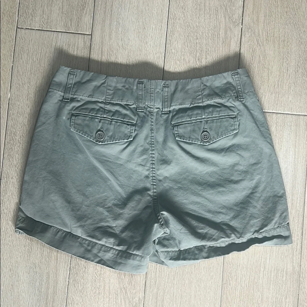 GAP Army Green Bermudas Relaxed Fit Shorts - Picture 5 of 5